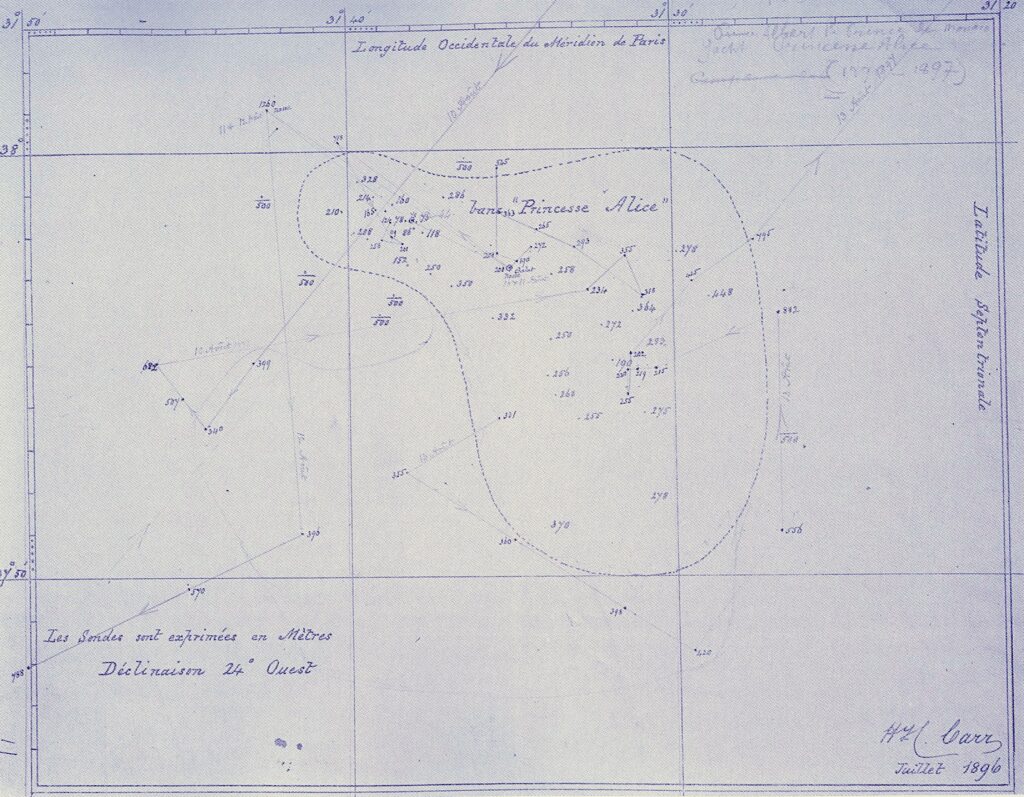 Le relevé bathymétrique du banc Princesse Alice tracé à l'encre bleue en juillet 1896, sondes en mètres et contour en pointillé, signé du capitaine Carr